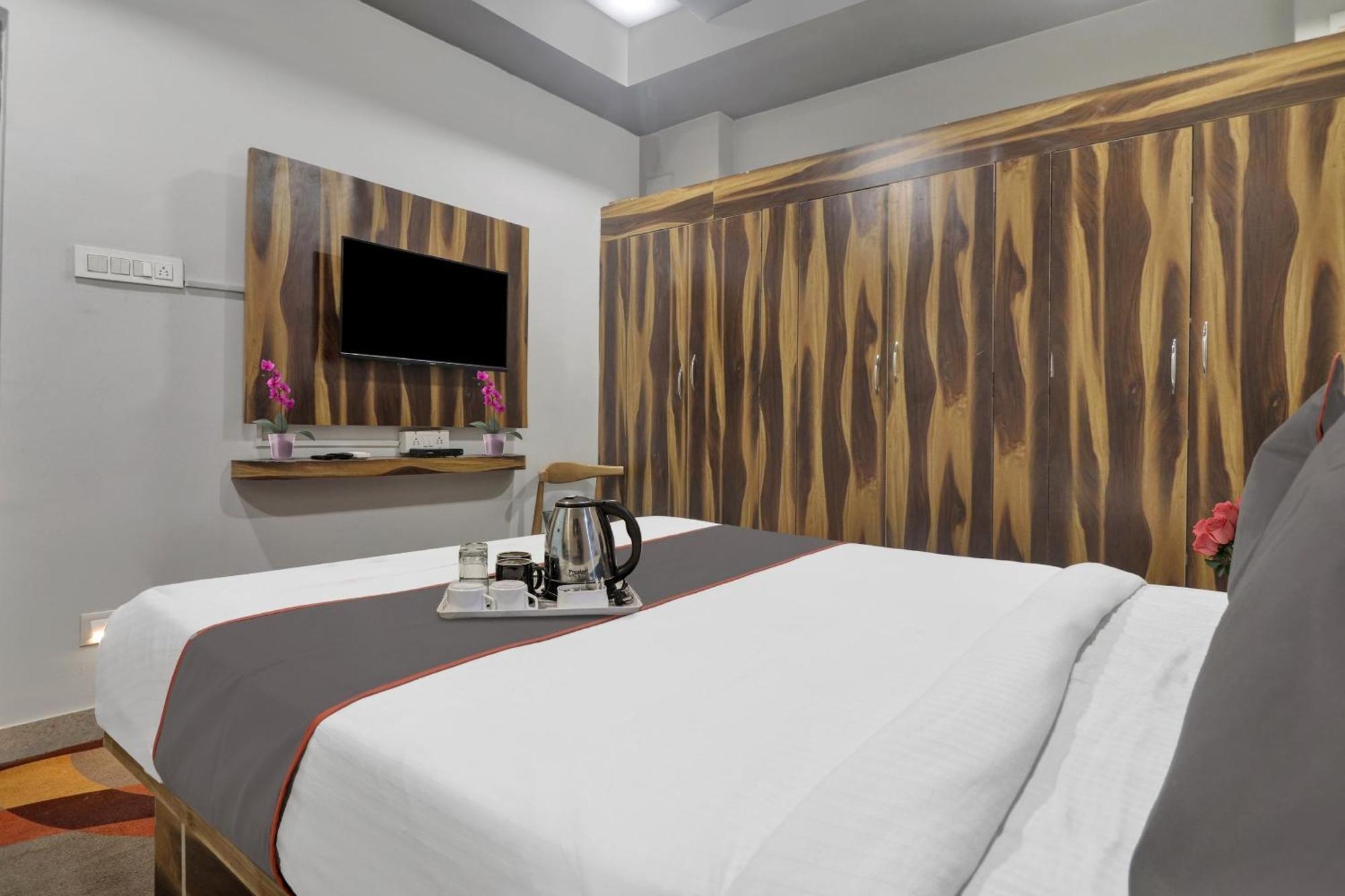 Hotel Super Townhouse Rcc Blizz Kondapur  Exterior foto