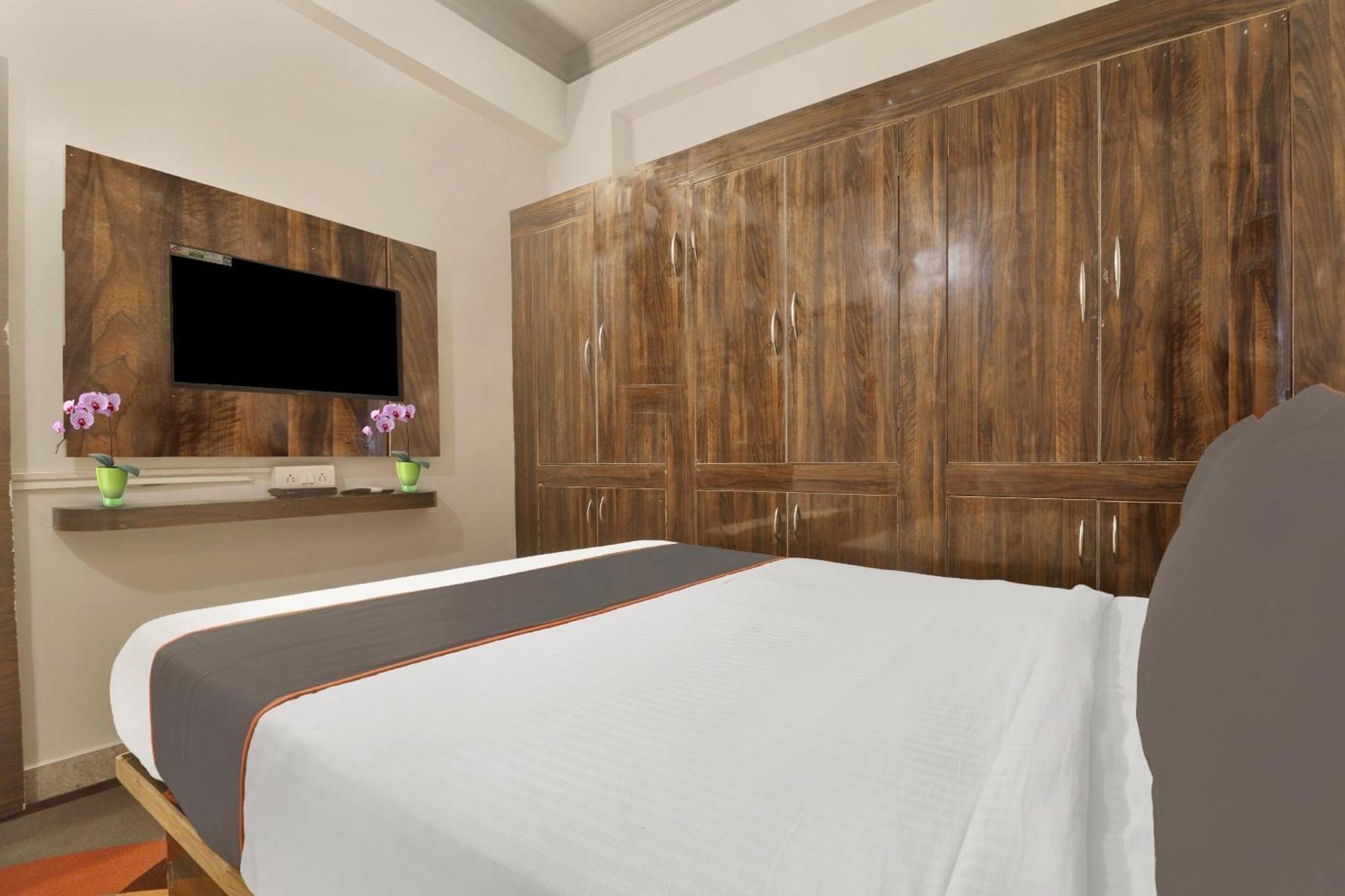 Hotel Super Townhouse Rcc Blizz Kondapur  Exterior foto