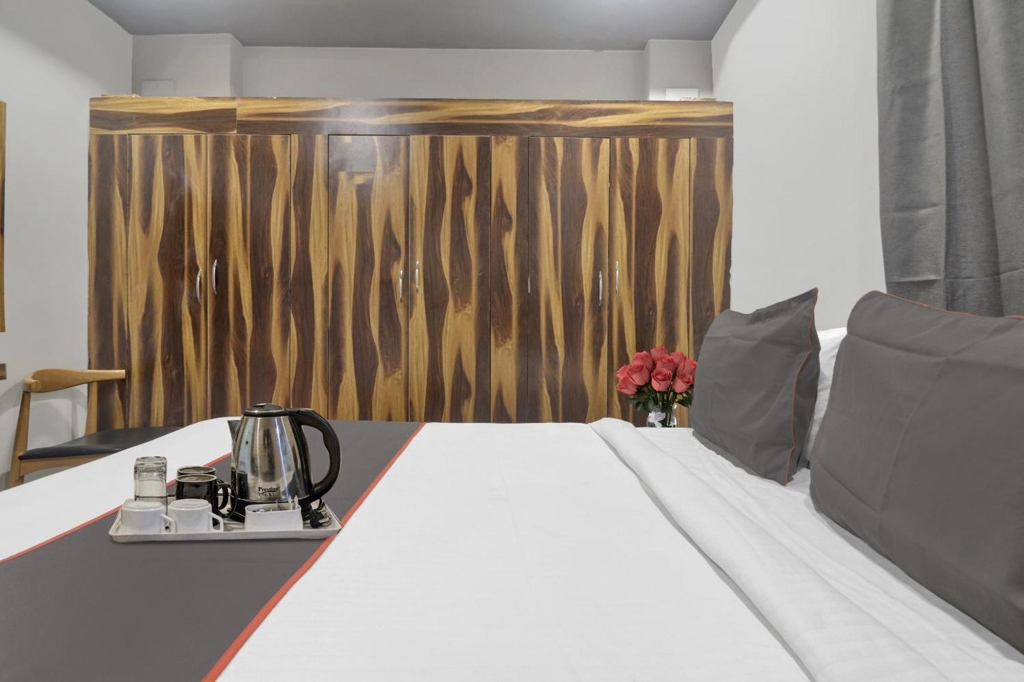 Hotel Super Townhouse Rcc Blizz Kondapur  Exterior foto
